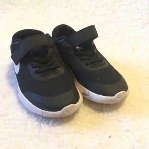 EUC kids Nike sneakers trainers shoes